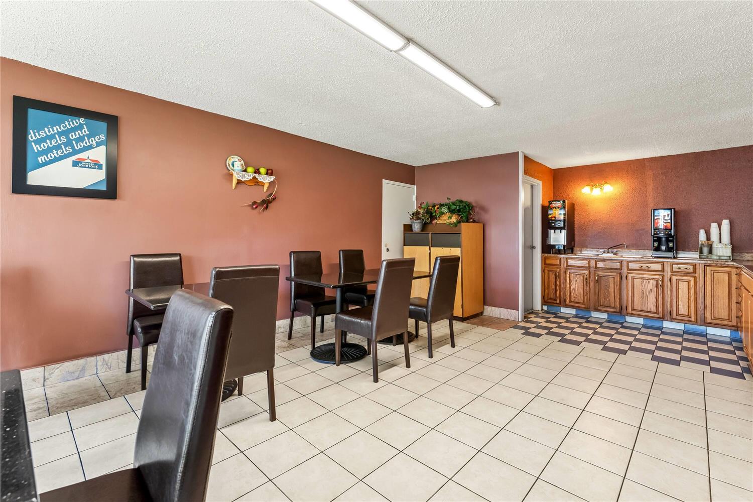 Howard Johnson By Wyndham Albany 9/43