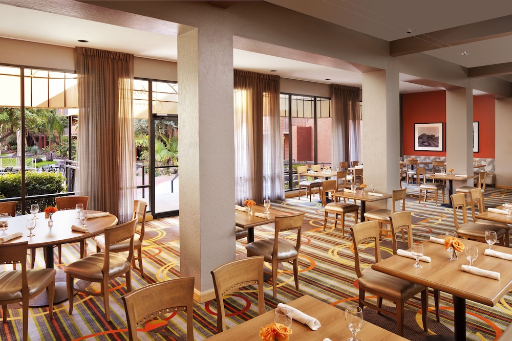 Holiday Inn Hotel And Suites Phoenix Airport North 54/86