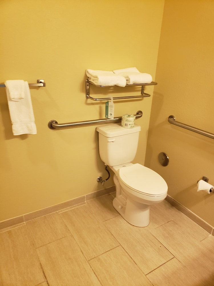 Cobblestone Hotel & Suites - Jefferson 13/39