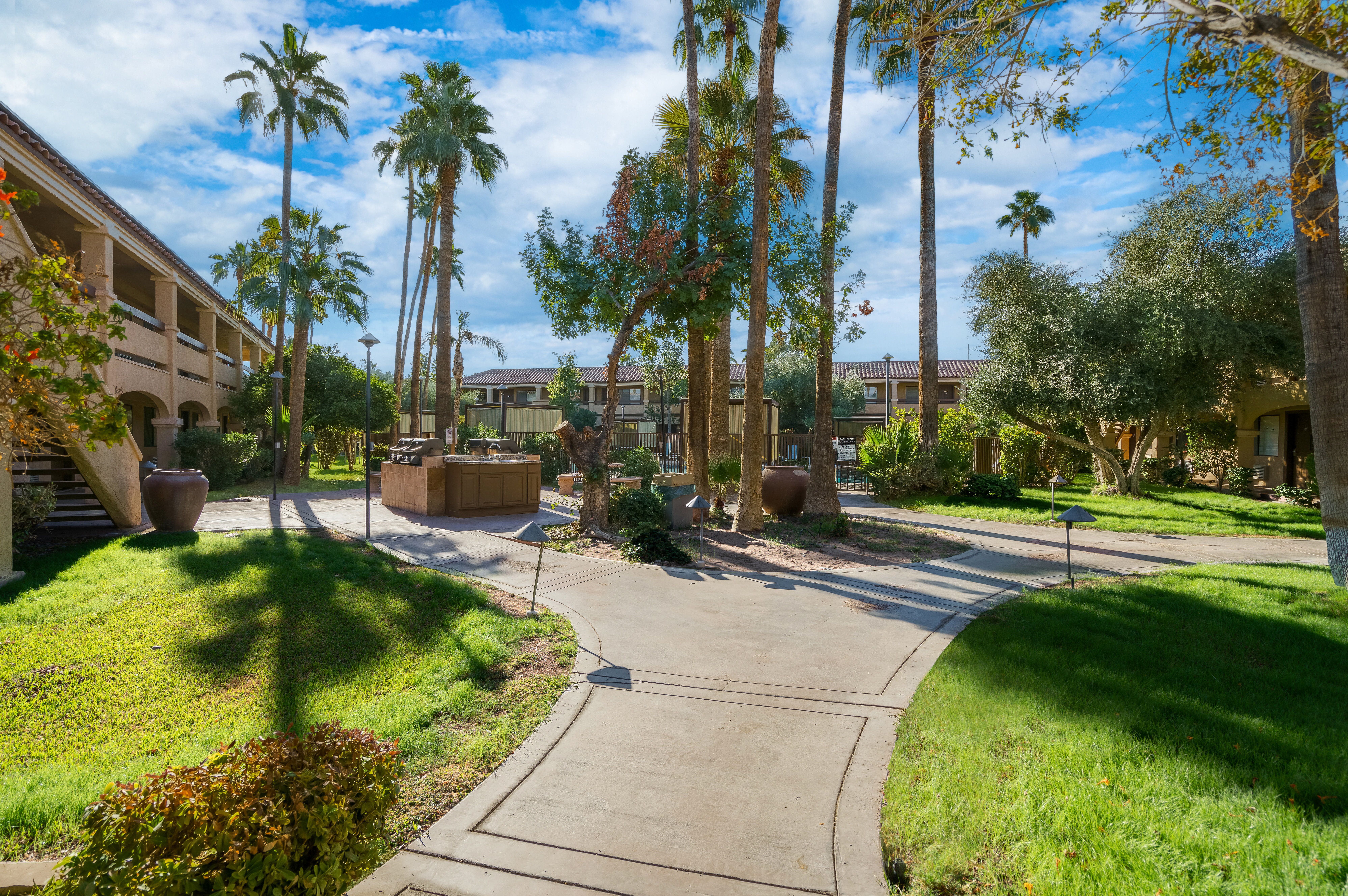 La Fuente Inn Suites 62/65