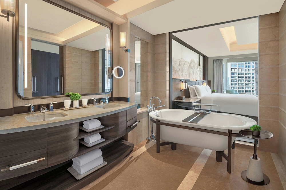 Oasis, Suite, King Bed