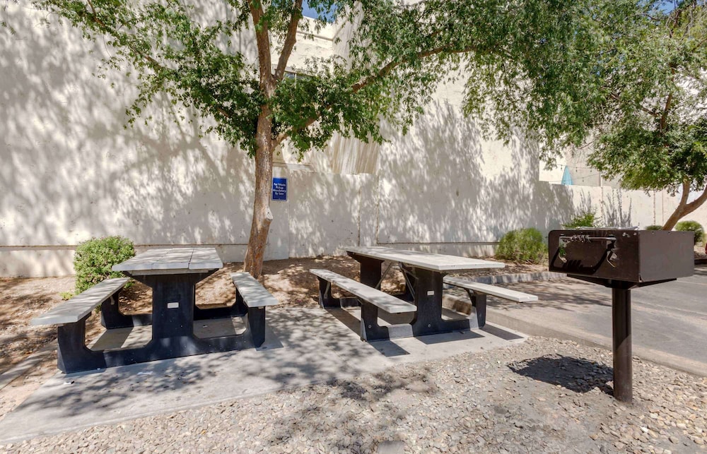 Extended Stay America Suites Phoenix Scottsdale Old Town 35/40