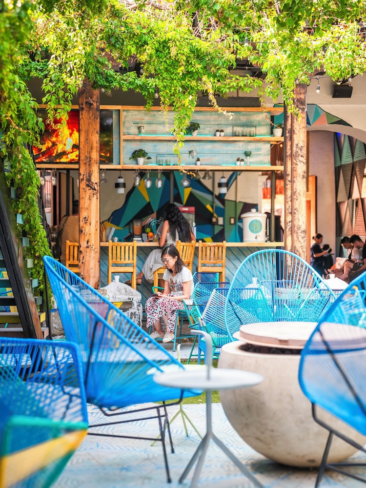 Adra Hostel 42/50