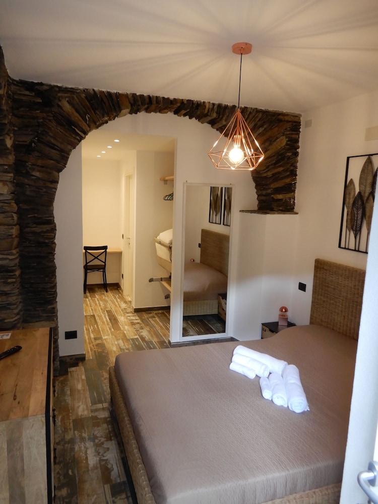ROOM, DOUBLE BED, PRIVATE BATHROOM