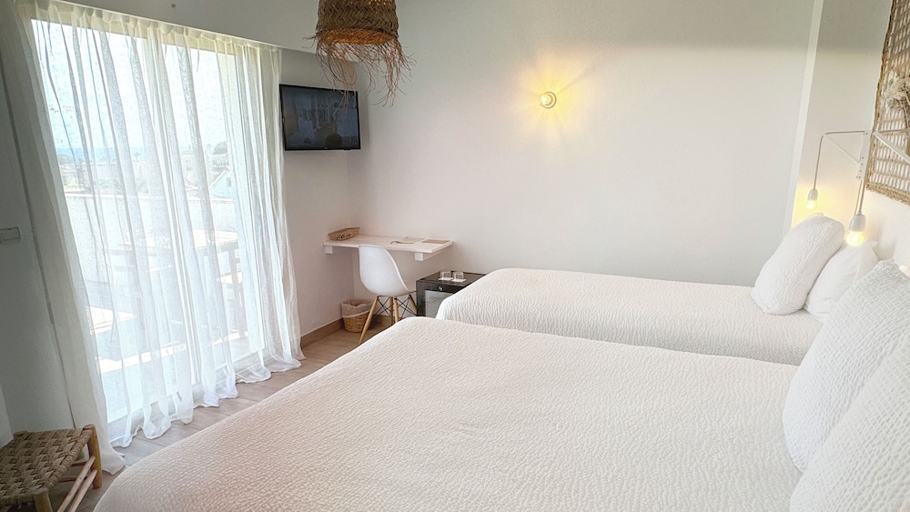 ROOM, TRIPLE, TERRACE