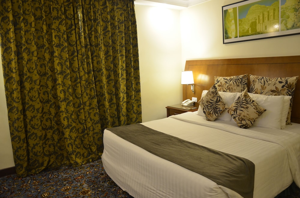 AMRA PALACE HOTEL 11/50