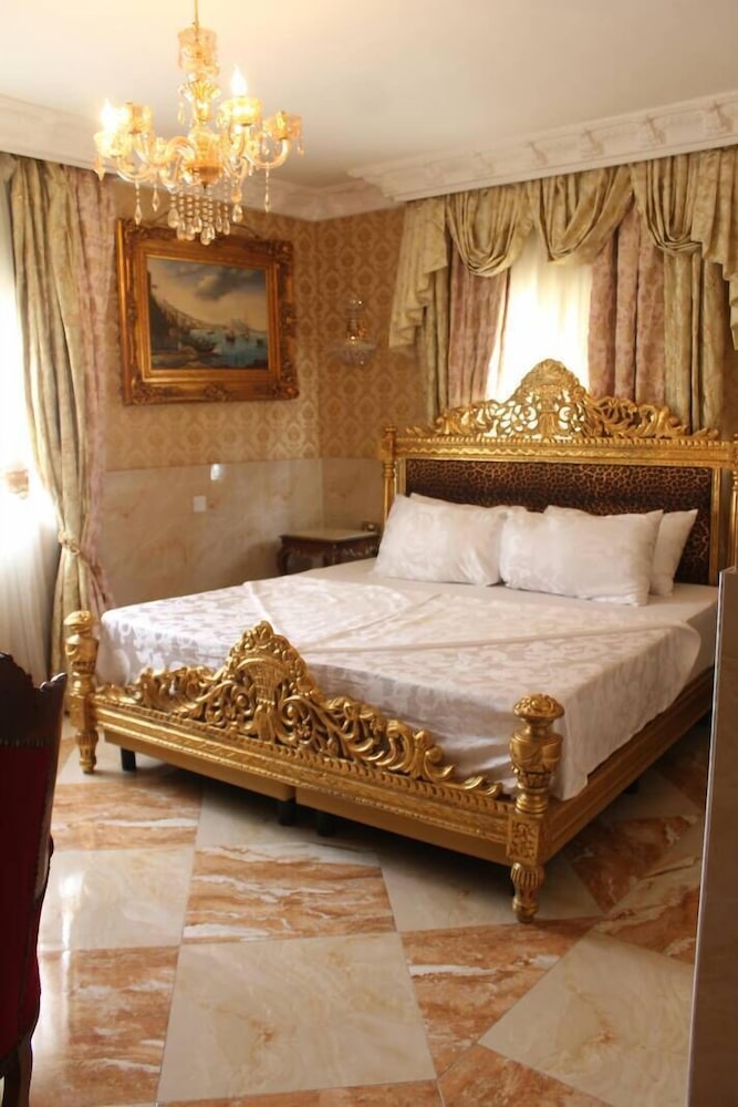 Grand Emperor Hotel 9/40