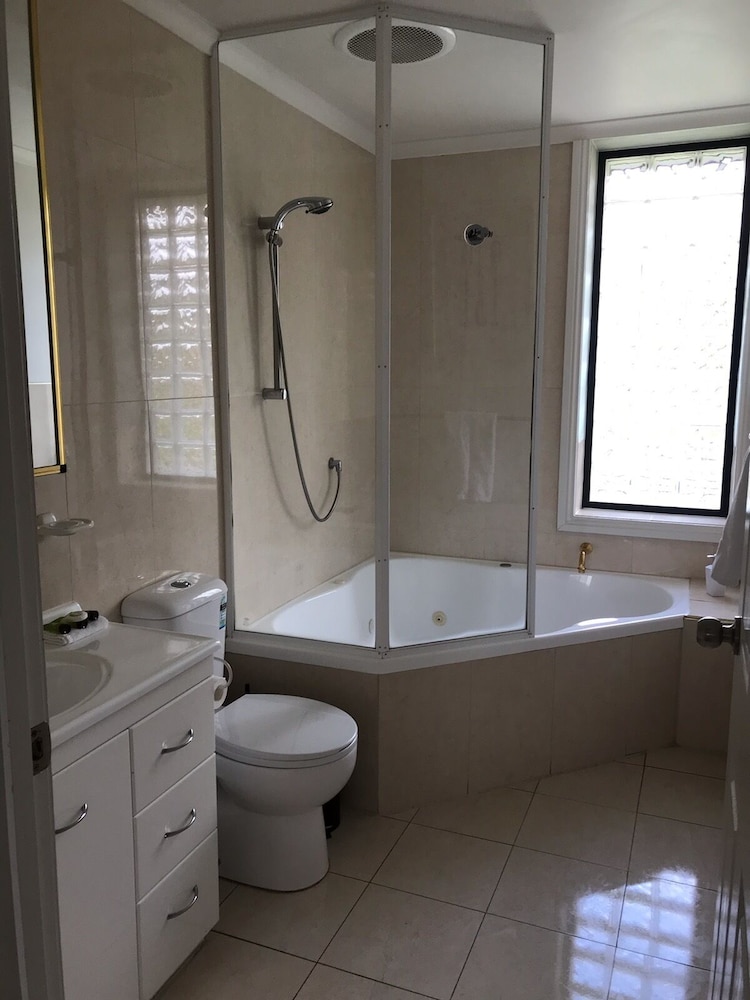 Georges Bay Apartments 46/50