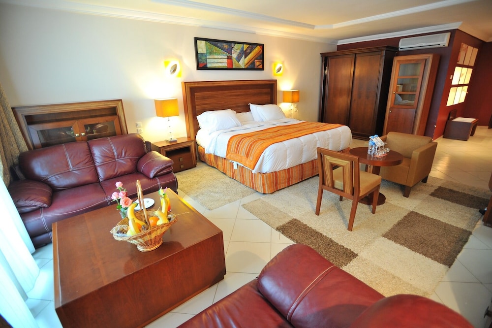 SUPERIOR, QUADRUPLE, 1 QUEEN AND 1 SINGLE BED, PRIVATE BATHROOM