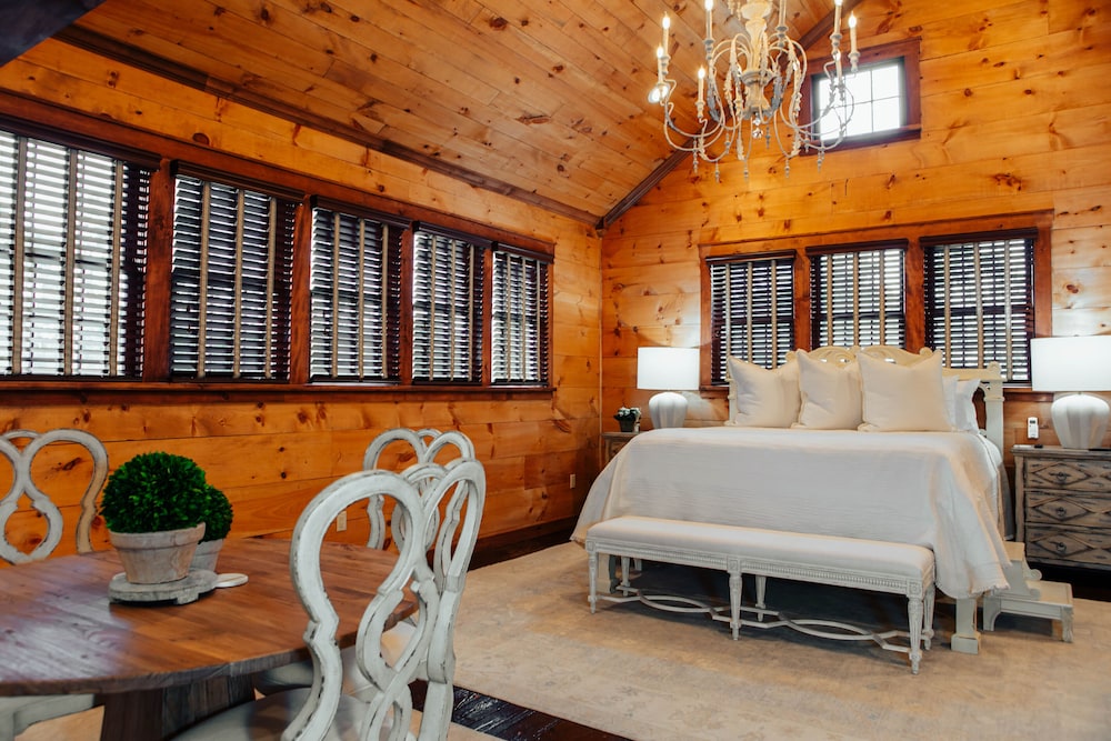 Enclave, Suite, King Bed