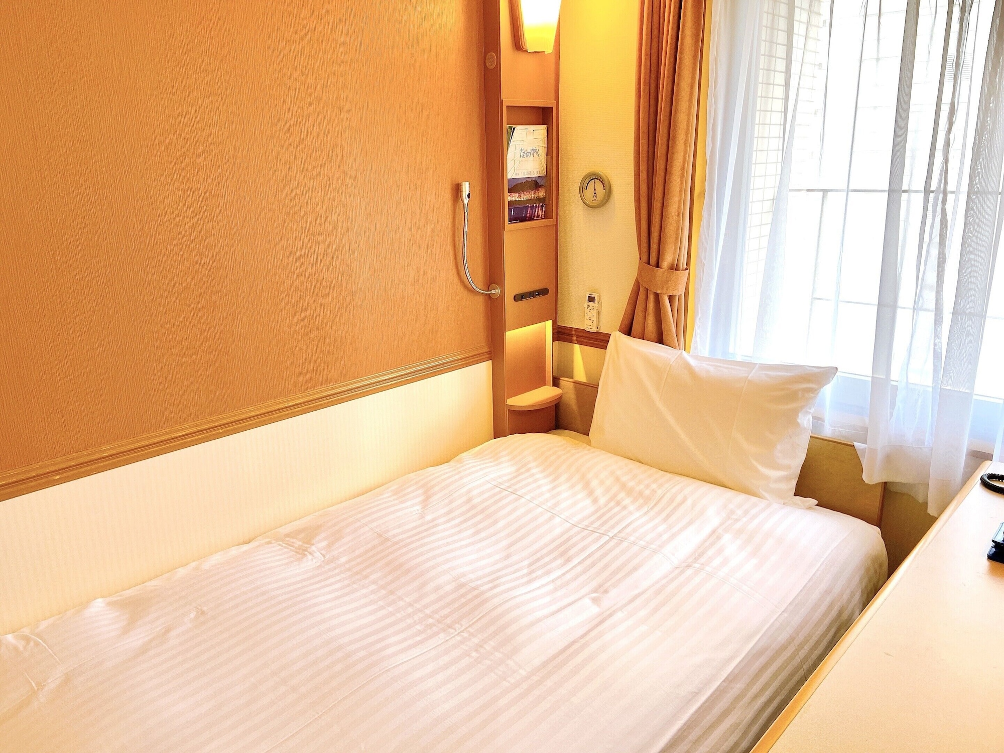 ROOM, TWIN BEDS, SMOKING