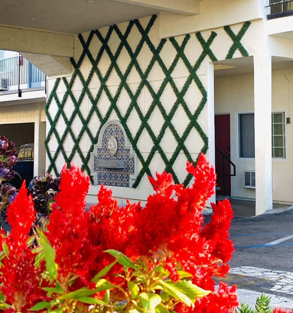 Villa Serena Motel El Cajon 3/50