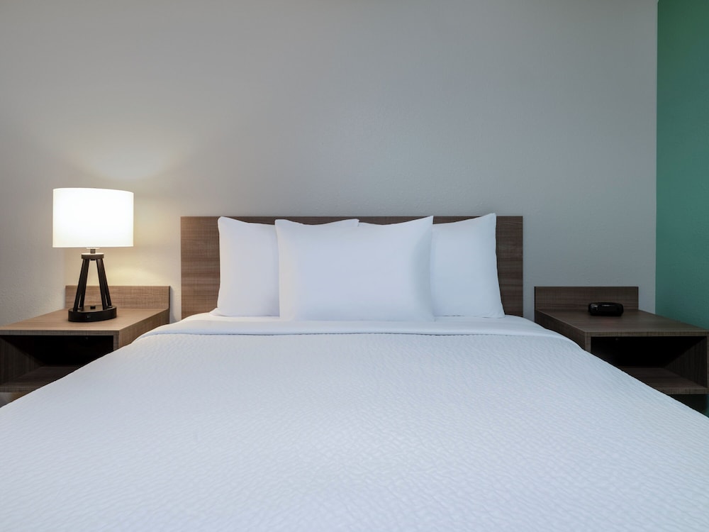 ECHO Suites Extended Stay by Wyndham Austin Round Rock 25/46
