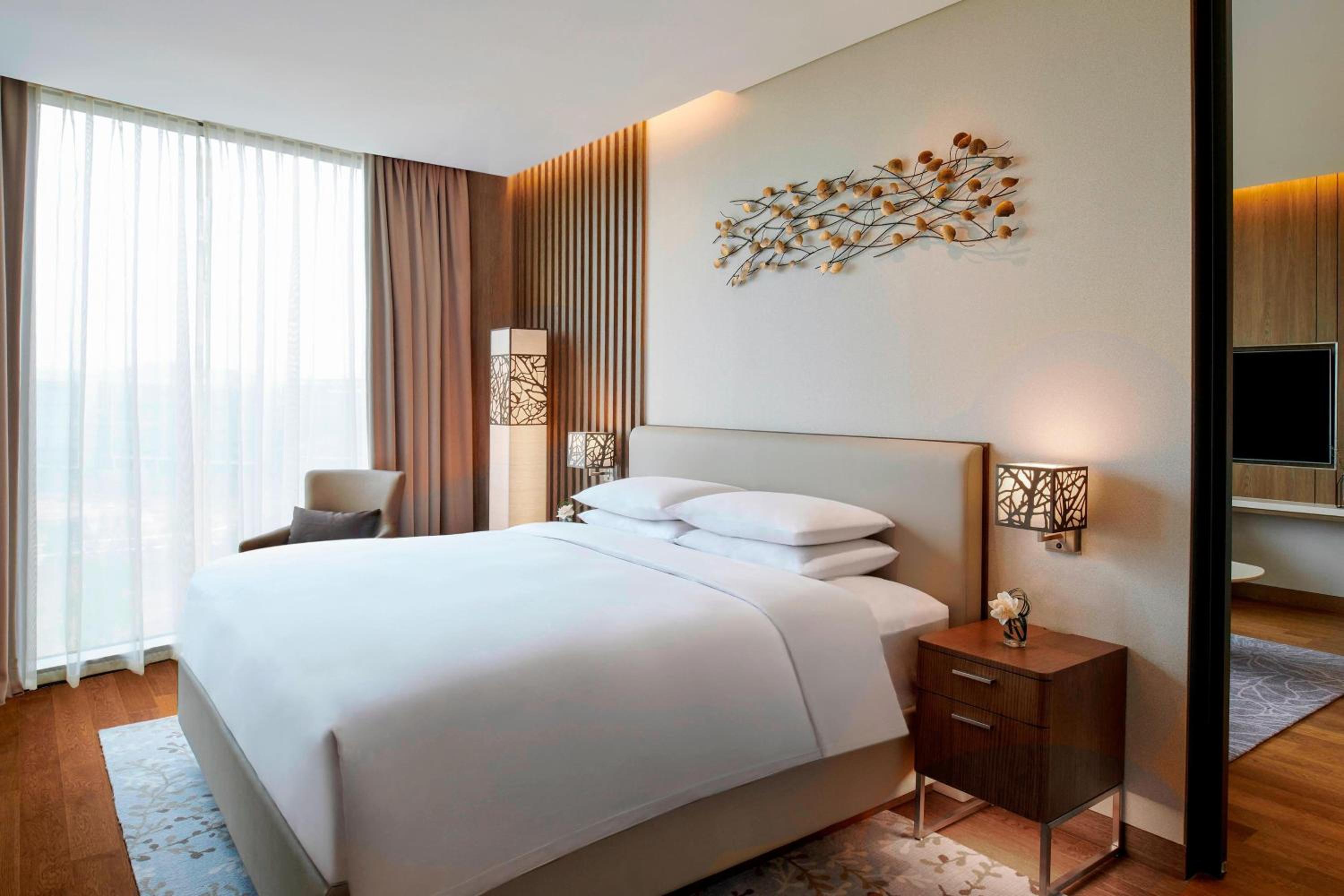 1 Bedroom, Botanic, Courtyard, Suite, King Bed, Park View