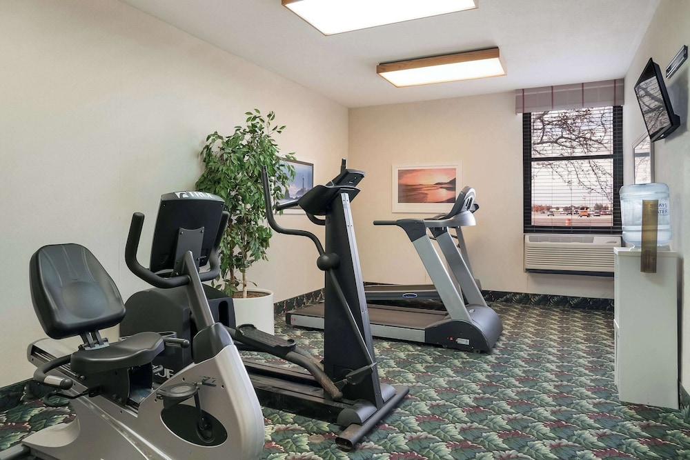 Quality Inn and Suites Saginaw, MI 24/47
