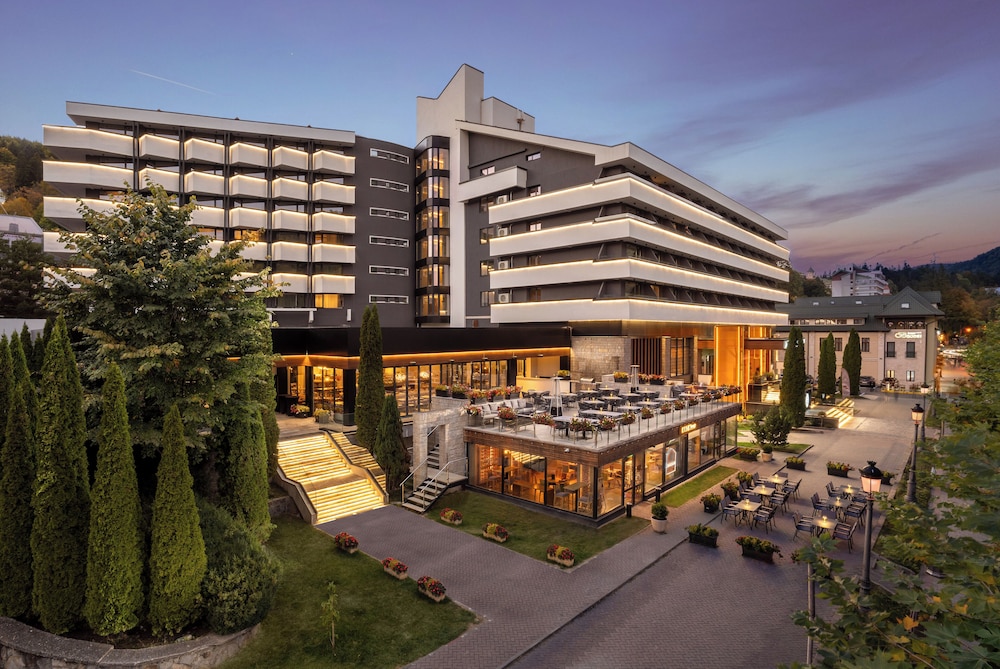 New Montana Hotel 4/50