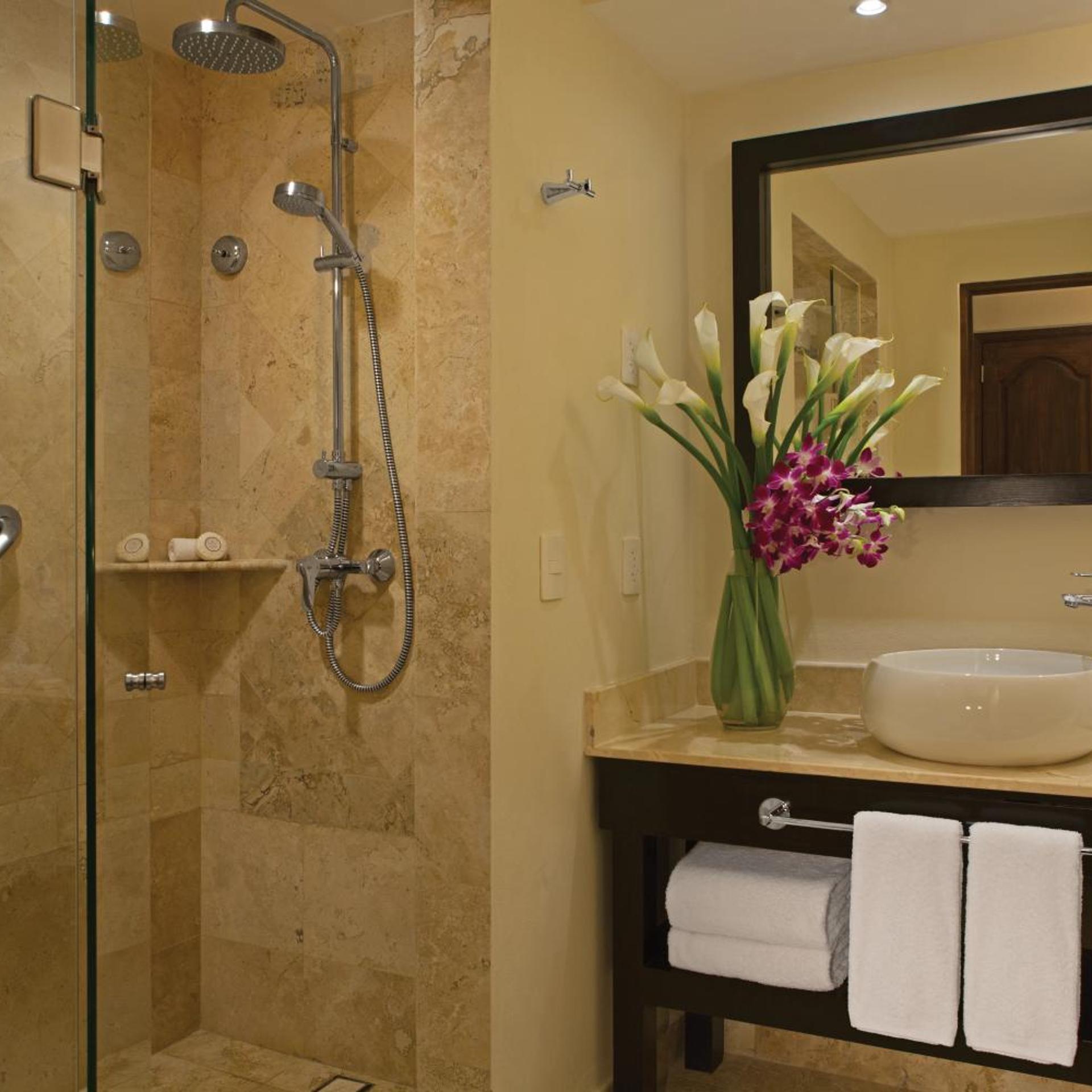 Swim Out, Junior Suite, 2 Double Beds, Pool View