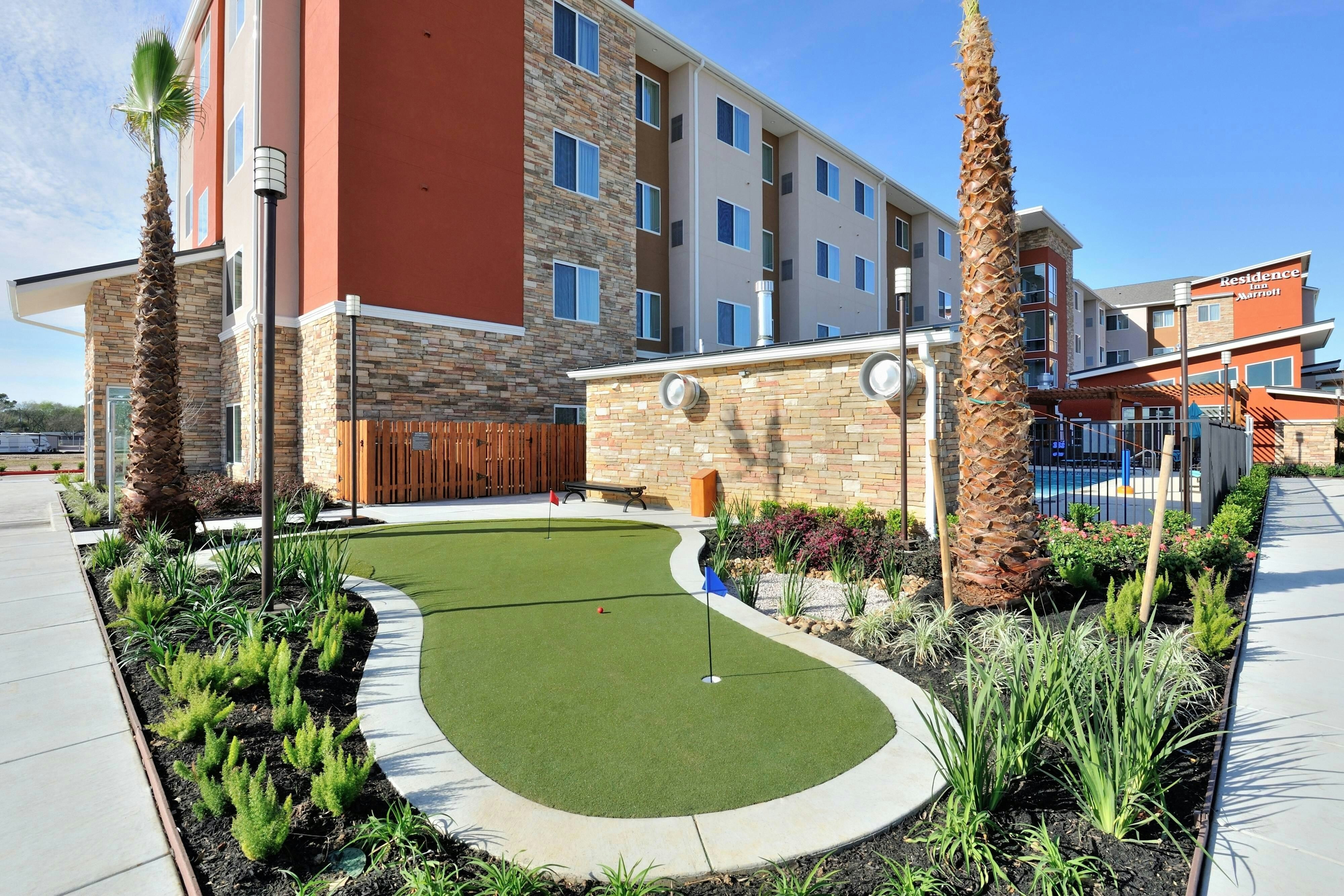 RESIDENCE INN HOUSTON TOMBALL 20/21