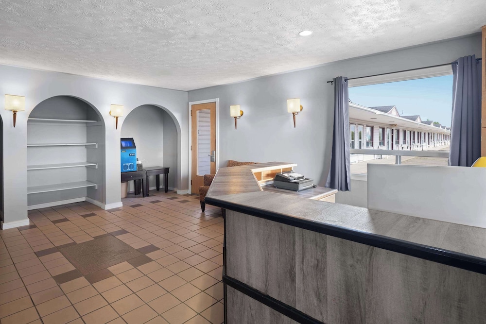 Travelodge by Wyndham Grand Falls 27/32