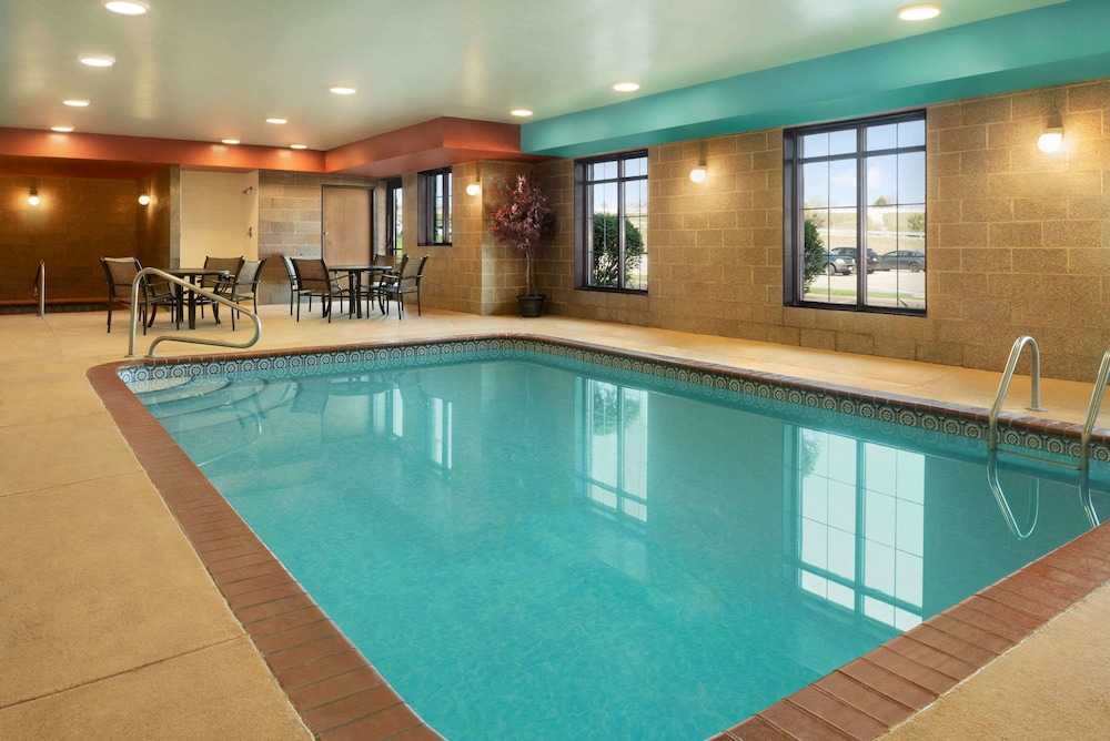 Super 8 by Wyndham Akron S/Green/Uniontown OH 3/57