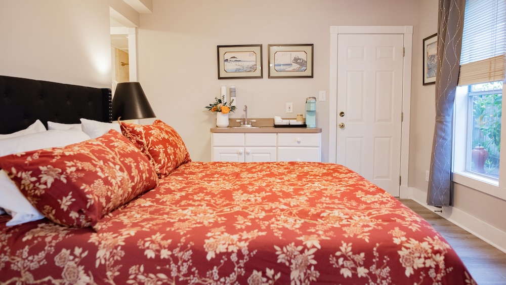 Meranova Guest Inn 7/50