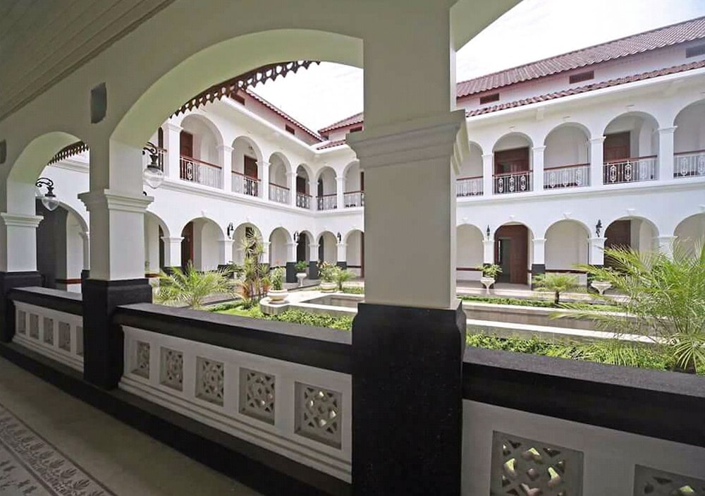 Daroessalam Hotel 44/49