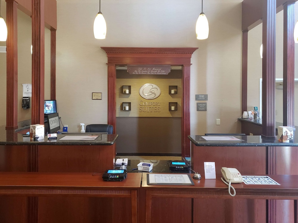 Comfort Suites South Point Huntington 6/43