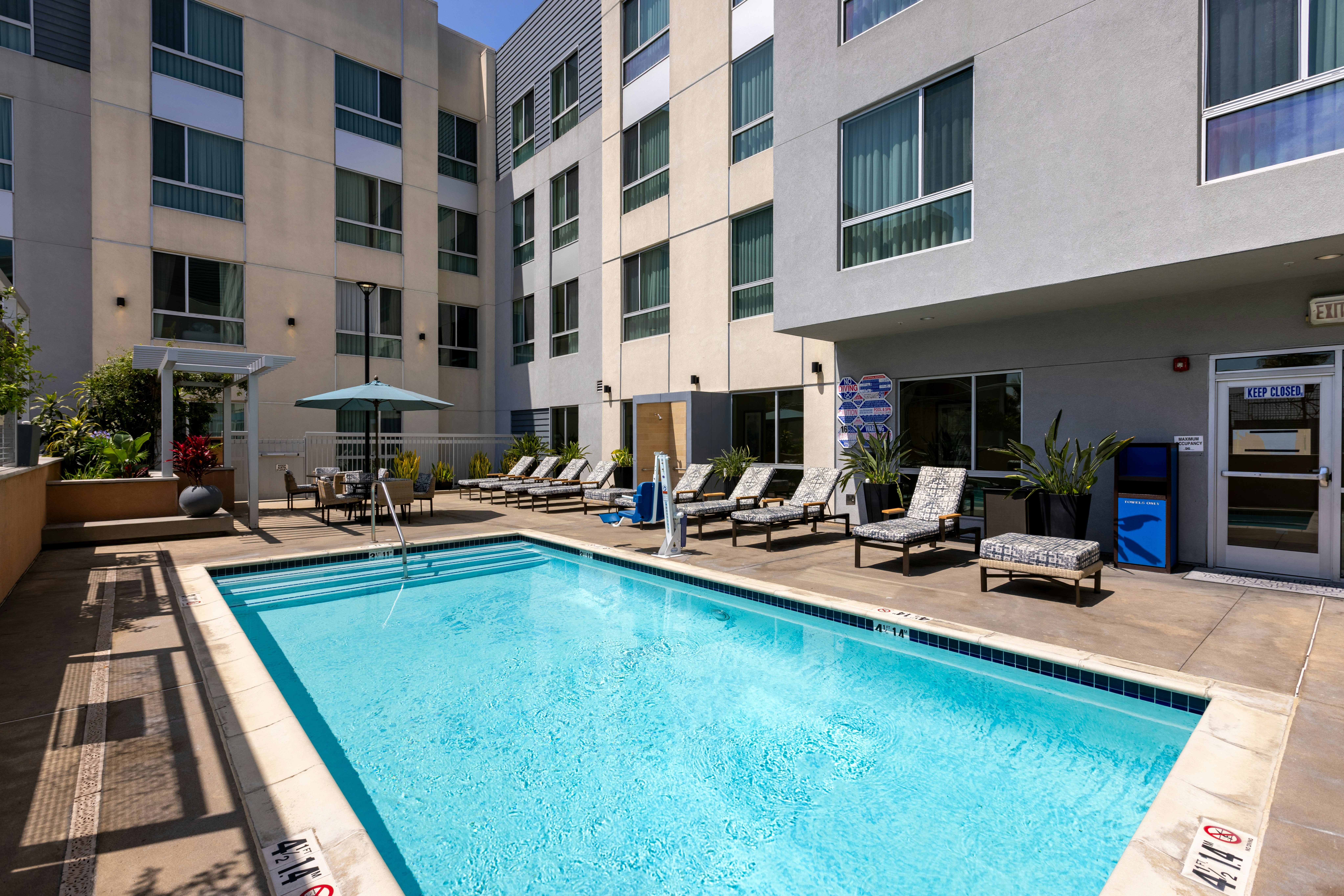 Hampton Inn And Suites Los Angeles Glendale 73/75
