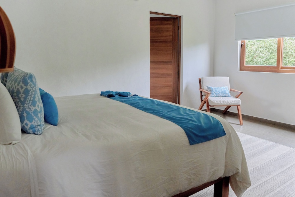 بنتهاوس ملكي بسريرين كينج بإطلالة على البحر مع أريكة، Hotel Ysuri 7/10