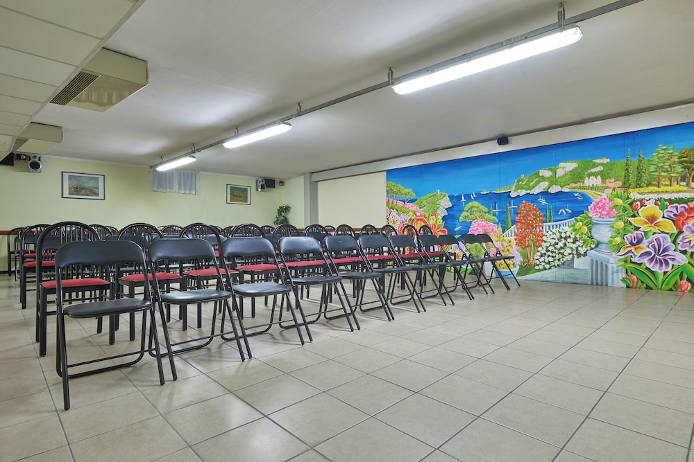 Hotel Careni Villa Italia 46/62
