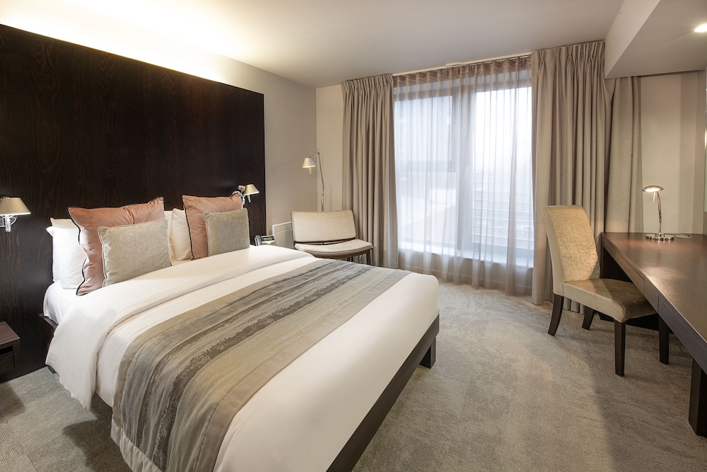 1 BEDROOM, EXECUTIVE, DOUBLE OR TWIN BED