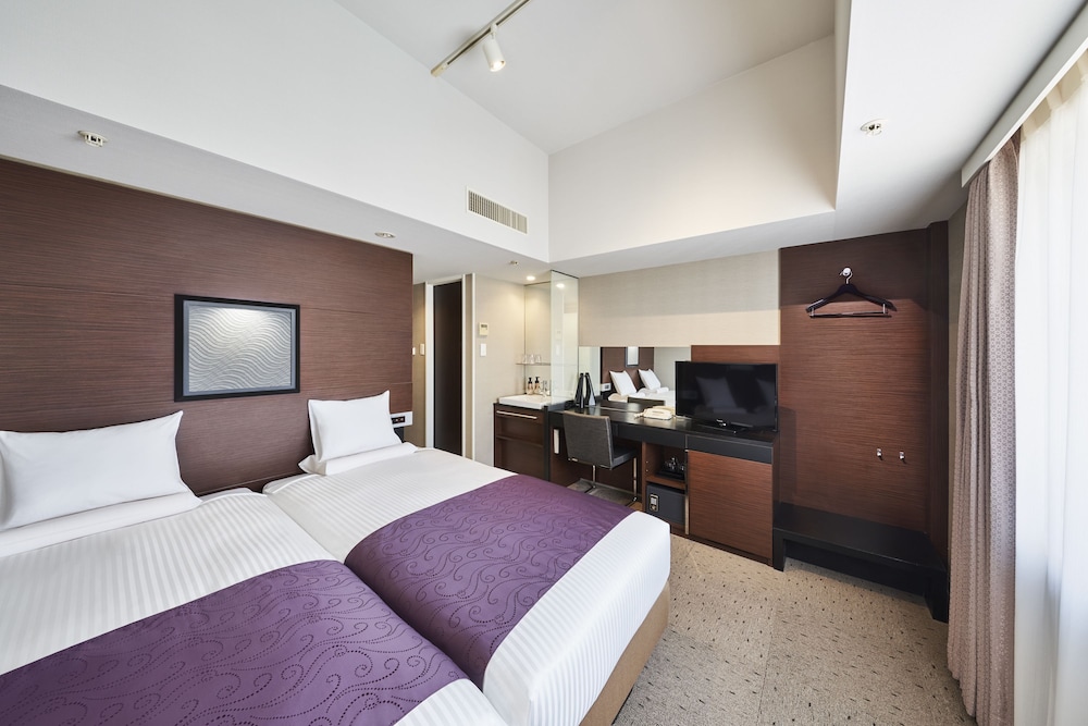 Hollywood, Twin Beds, Smoking