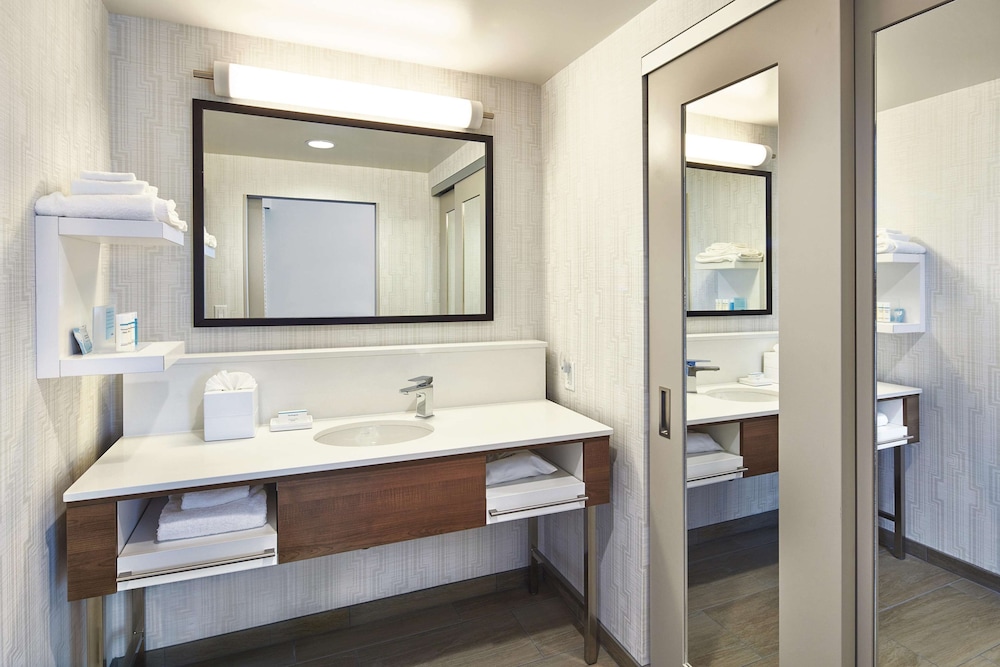 Hampton Inn and Suites Sacramento At Csus 22/51