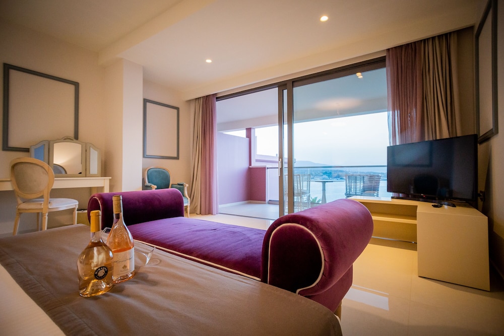 Balcony Hotel 42/66