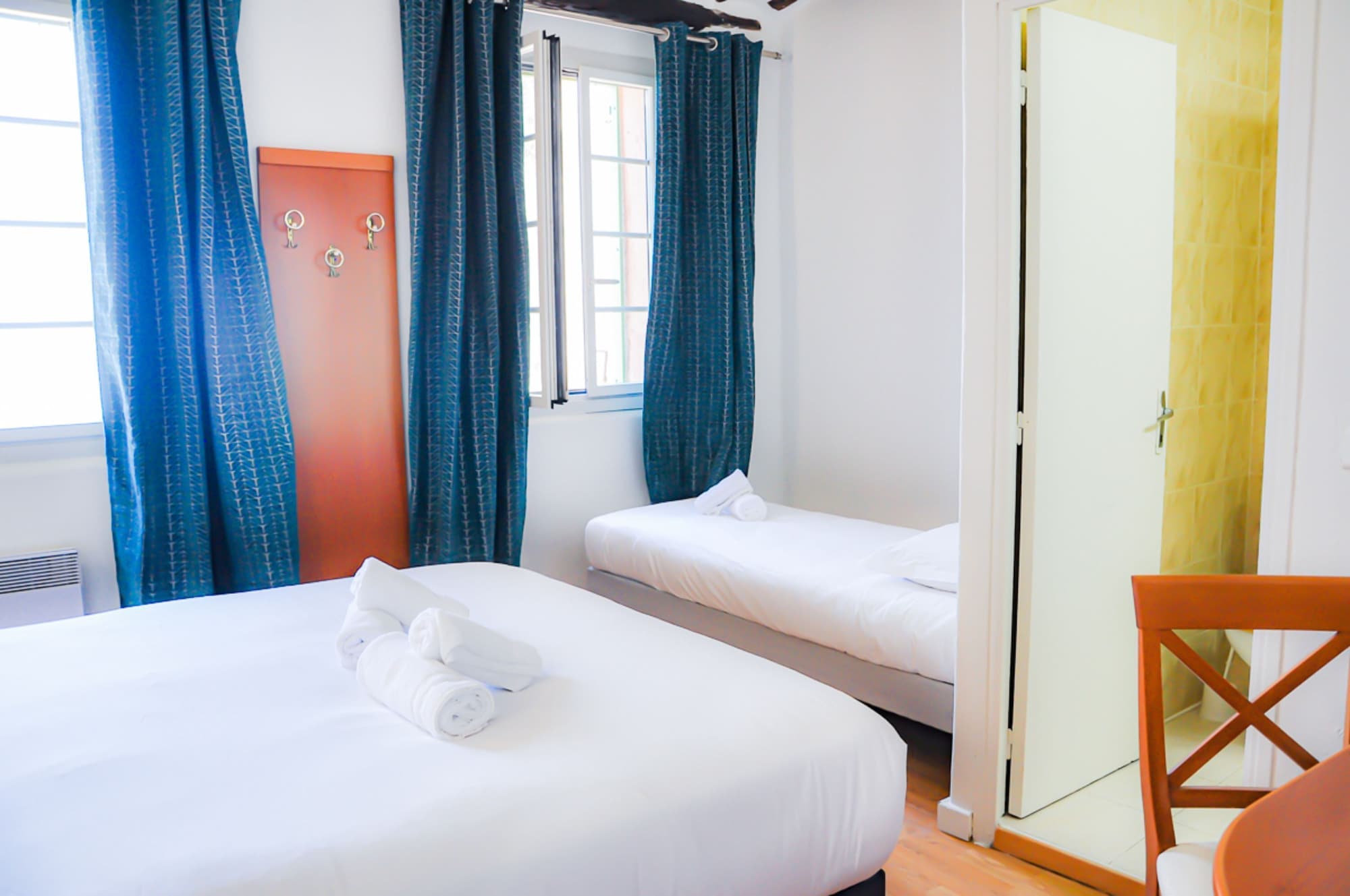 غرفة كومفورت ثلاثية بسرير مزدوج وسرير فردي بإطلالة على البحر، Hotel Posta Vecchia 7/10