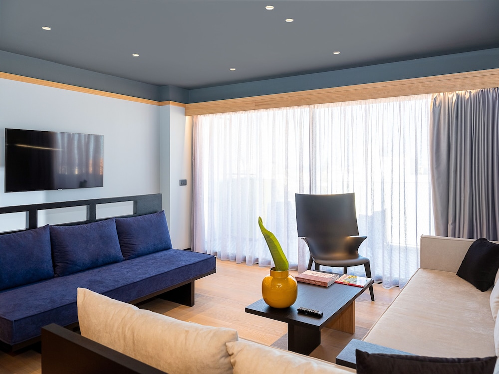 3 Pines Design Living 40/50