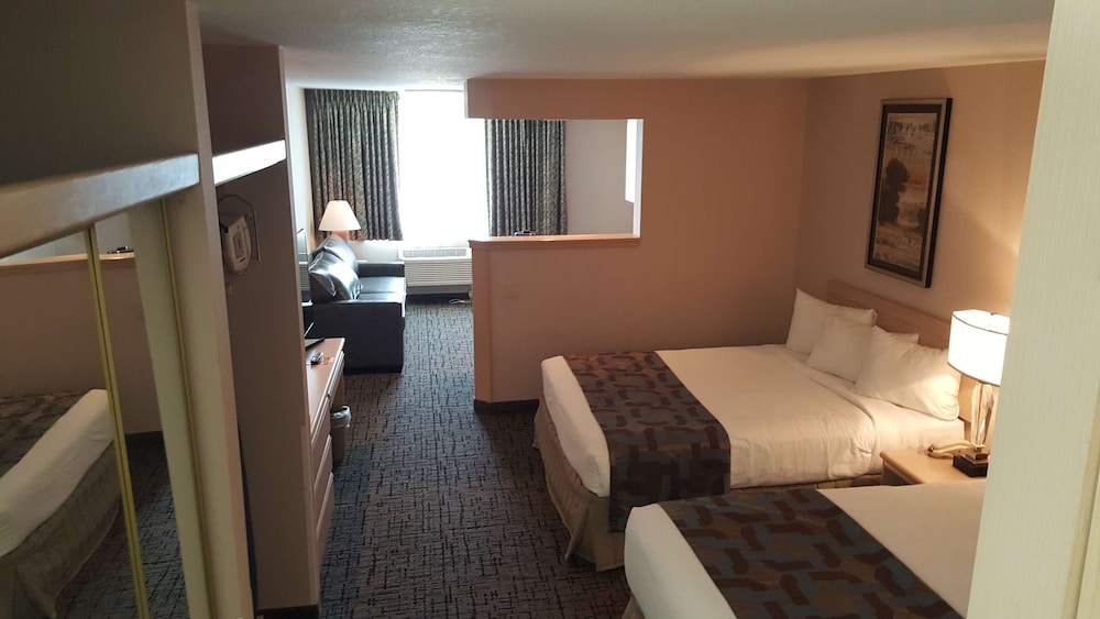 Suite, 2 Queen Beds, Sofa
