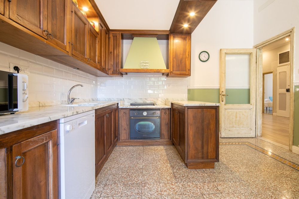 Santa Maria Novella 4 Bedrooms 2/23