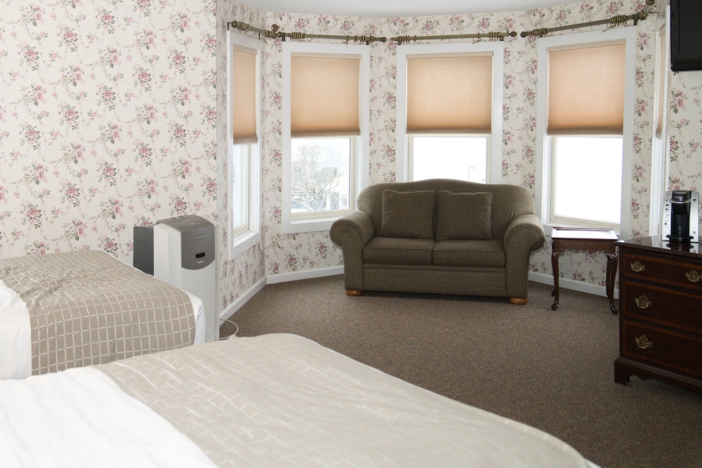 Lake View Hotel 8/46