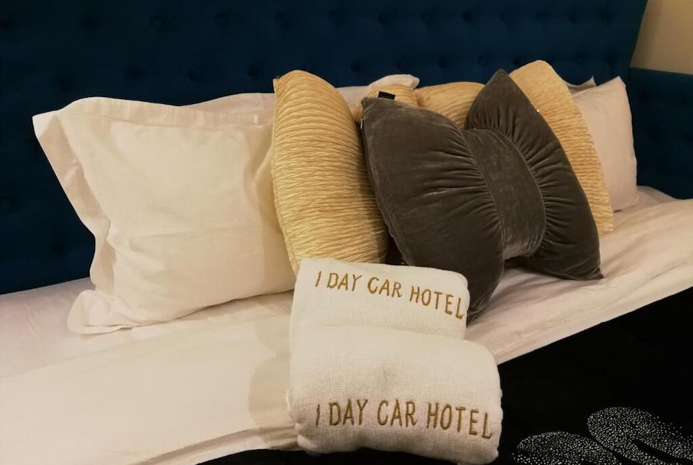 1 Day Car Hotel Station 18 16/38