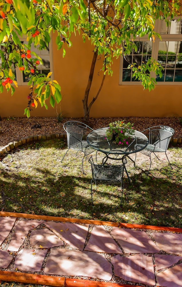 Fort Marcy Hotel Suites 42/50