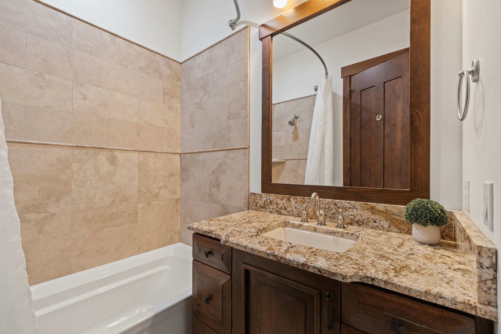 Juniper Landing By Lespri Management 47/50