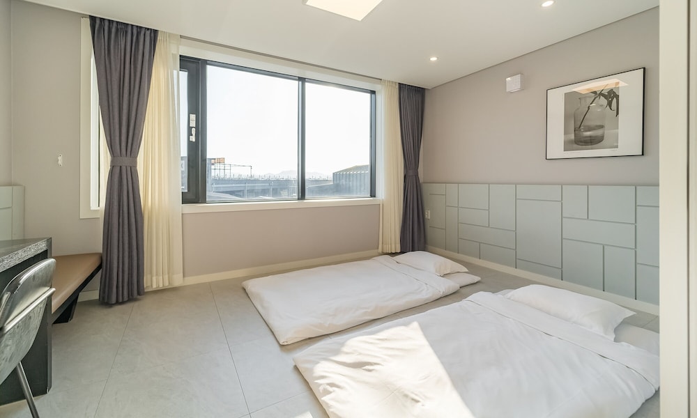 Ondol, Study, 3 Futon Beds