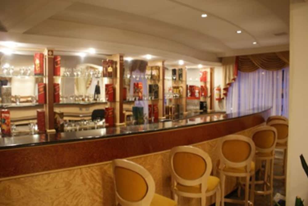 Hotel Del Rey 48/64