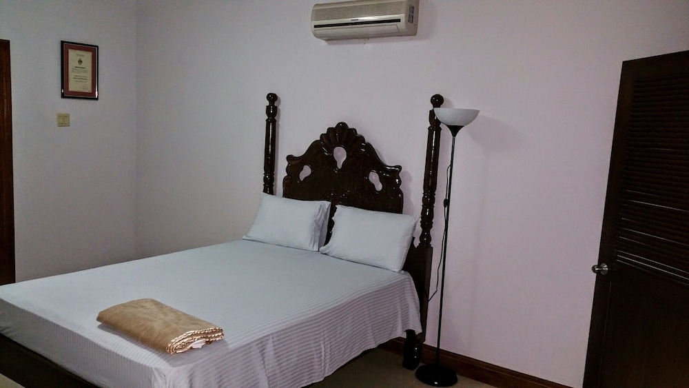 Modern London Decor Guest Apartments 6/50