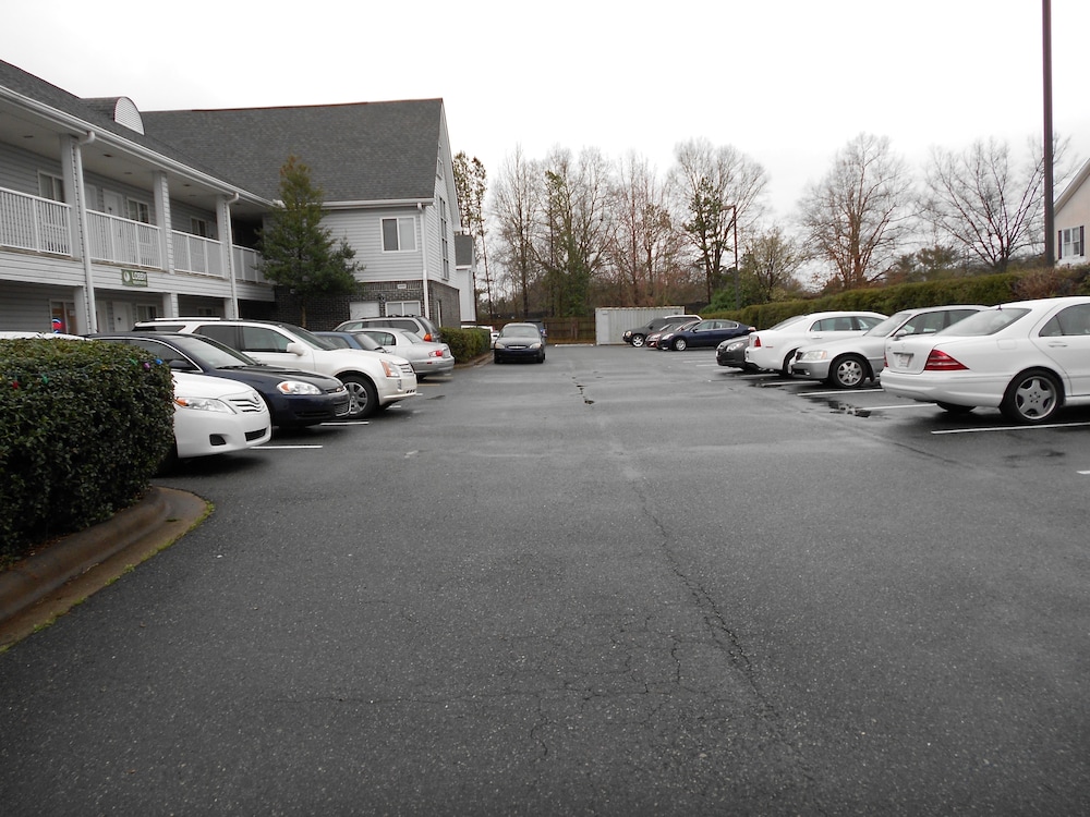 Rodeway Inn Charlotte Independence Blvd. 4/10