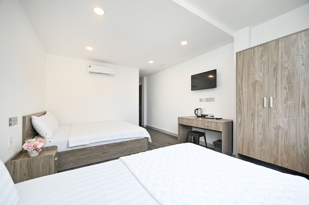 Yoko Airport Saigon Hotel 7/65