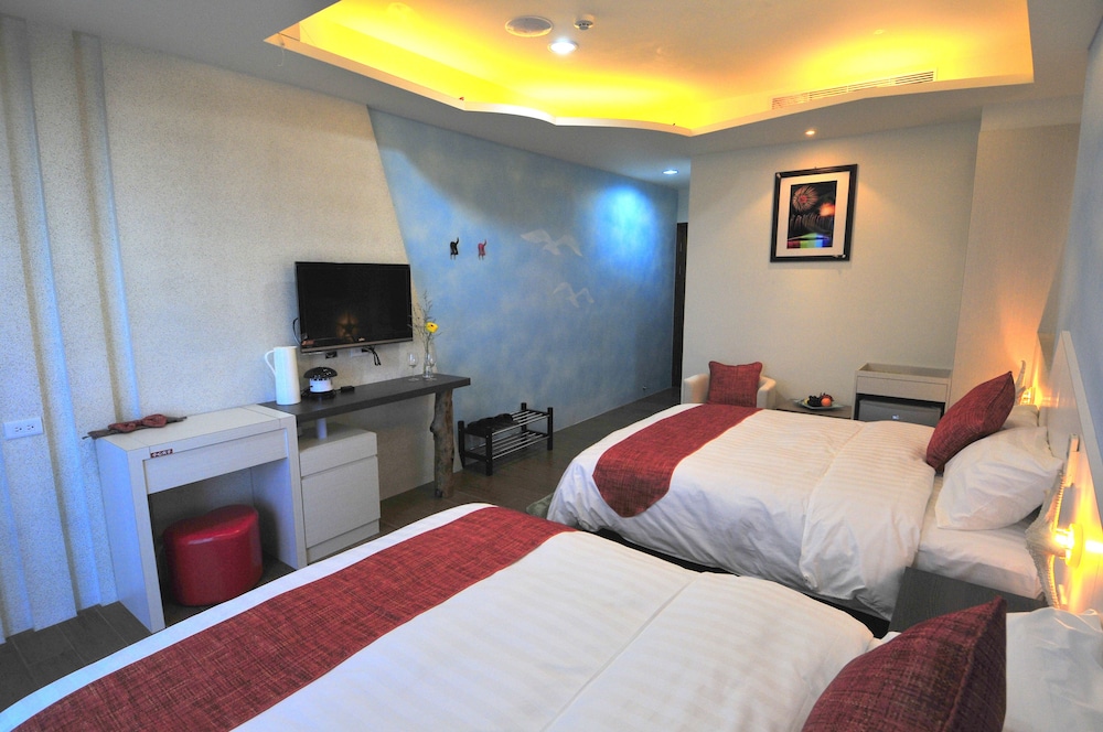 COMFORT, QUADRUPLE, 2 DOUBLE BEDS, PARTIAL SEA VIEW