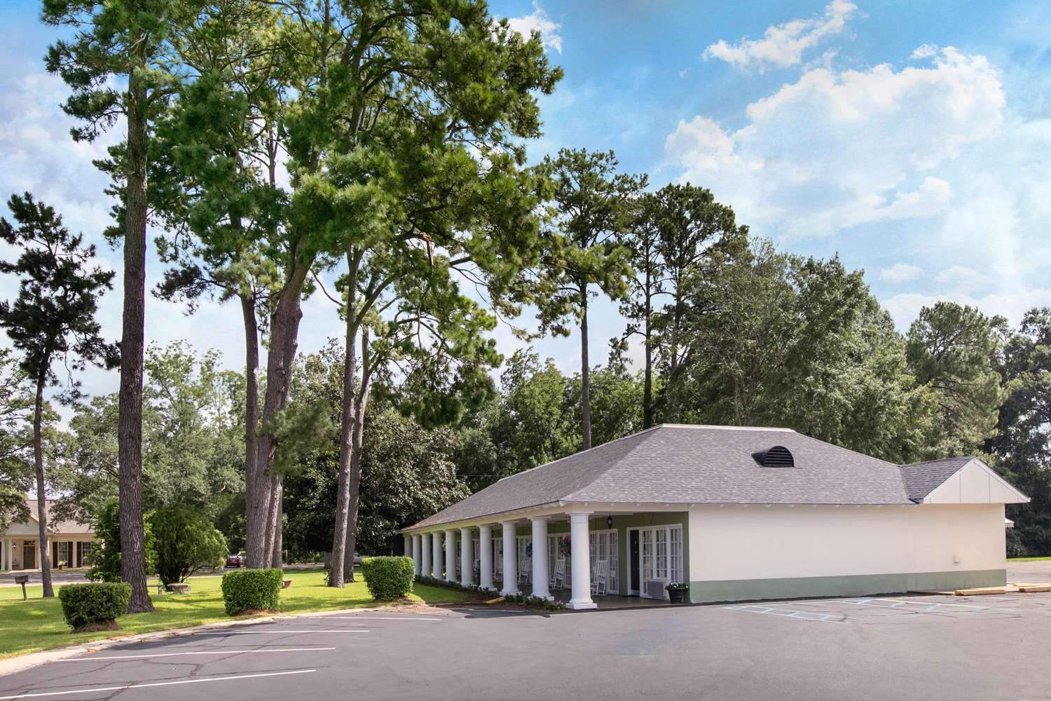 Days Inn by Wyndham Natchez 26/32