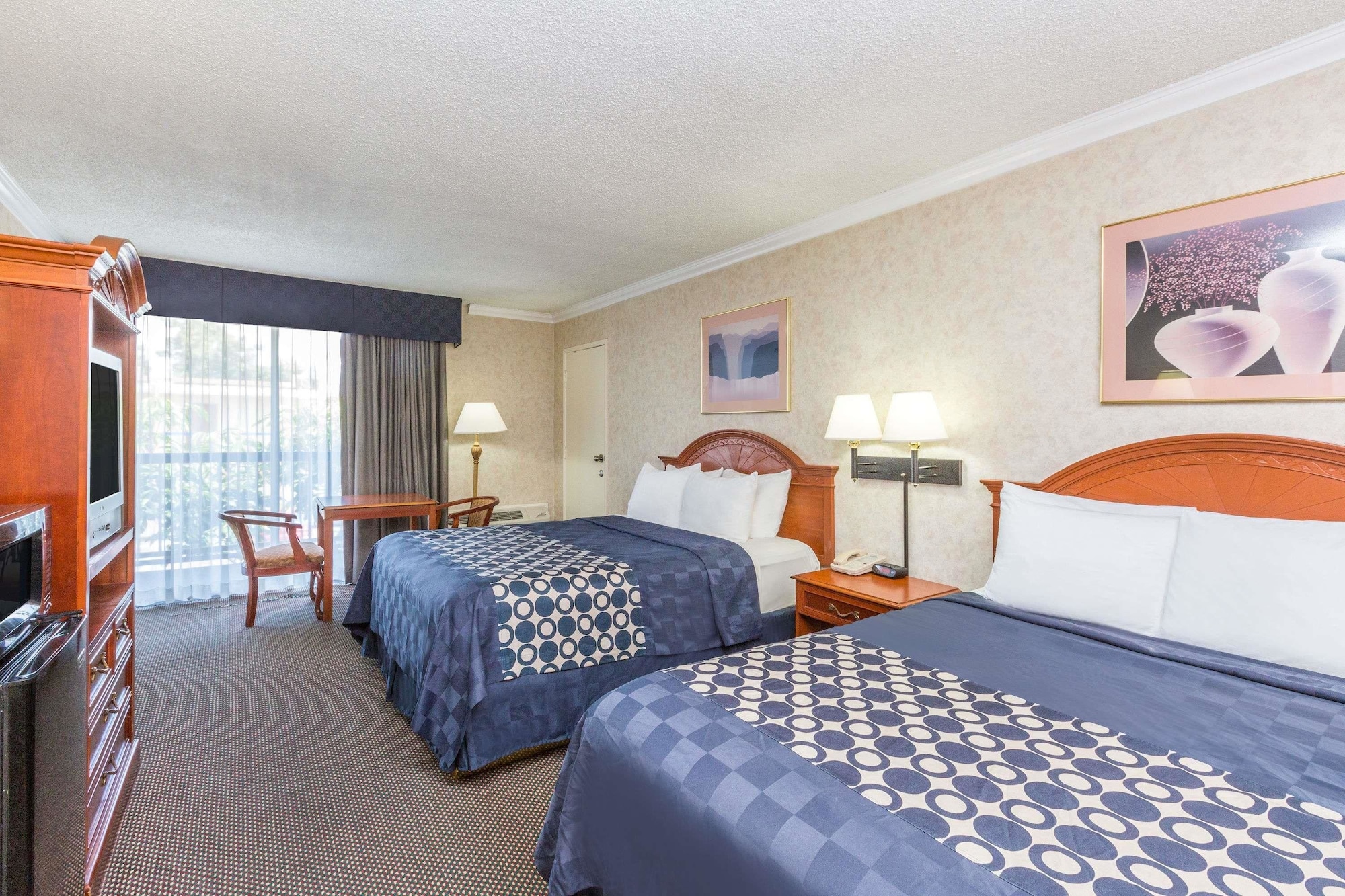 SUITE, MULTIPLE BEDS, ACCESSIBLE